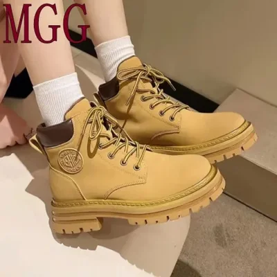 أحذية الزوجين الجديدة للخريف والشتاء ذات الأحذية الصفراء الكبيرة متعددة الاستخدامات للاستخدام في الهواء الطلق. 