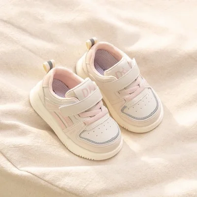 Children's sports shoes, spring white sneakers, girls' shoes, new spring and autumn walking shoes for babies, casual children, soft soles