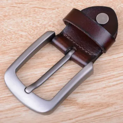 رأس مشبك الحزام المصنوع من الجلد الأصلي للرجال مصنوع من جلد البقر عالي الحبوب ومناسب لإكسسوارات الحزام بعرض 3.8 سم. 