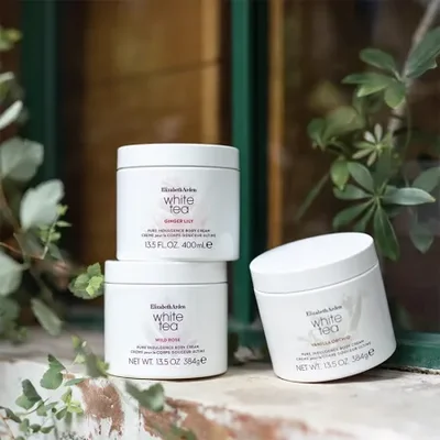 لوشن الجسم بالشاي الأبيض من إليزابيث أردن 400 مل