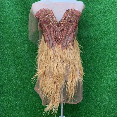 New 56X100cm deep V-shaped wedding dress with feathers, hand-beaded and decal