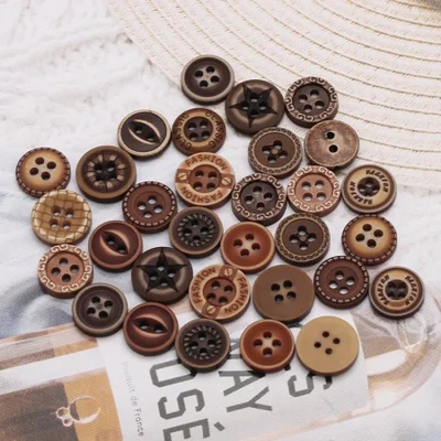Factory direct supply wholesale of imitation wood shirt buttons, round cardigan shirt decorative buttons, retro two-eye and four-eye small buttons