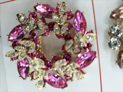 ملابس معدنية، حقائب، أحذية نسائية، 17 سلسلة أحذية، أبازيم، أحذية من سبائك الزنك، أحذية فول الزهور، أبازيم مزدوجة، إكسسوارات ملابس نسائية