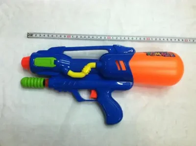 The 10002 water gun pressure water gun features a novel color mix and style