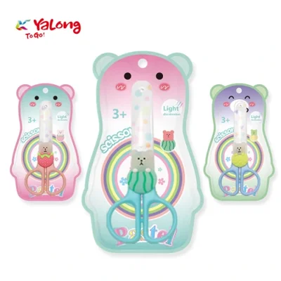 لقد وصل للتو مقص الورق لمستلزمات الطلاب الأكثر مبيعًا لعام 2021.