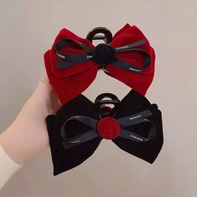 A beautiful and fashionable Korean style hair clip 1124