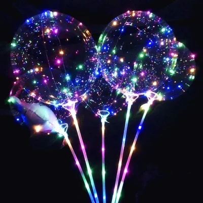 بالونات شفافة مشهورة عبر الإنترنت بأضواء ومتوهجة وامضة، والسوق الليلي، وأكشاك الشوارع، وأعمال الويتشات، والترويج الأرضي، ورمز المسح، والهدايا الصغيرة