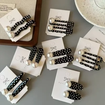 Ms. Labu's children's wig clips are fashionable and versatile. They are lightweight, comfortable and not easy to slip