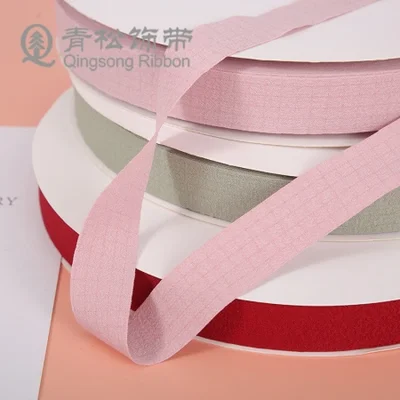 شرائط الصنوبر الخضراء، شرائط المعكرون على الوجهين، شرائط القوس، بطاقات الشريط، DIY من خلال الأشرطة، إكسسوارات شعر الأطفال، المعلقات DIY، تغليف الهدايا، مواد الملابس، إكسسوارات الملابس، الدانتيل، تغليف الزهور، كعك الشريط، علب الهدايا، الأشرطة الملزمة