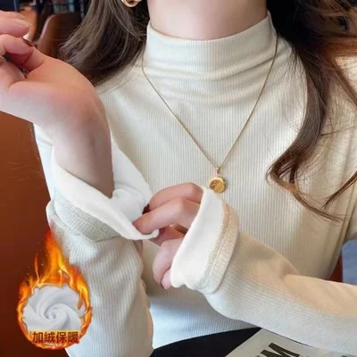 الطبقة الأساسية النسائية: سميكة بالصوف، ورقبة شبه مرتفعة على الوجهين. 