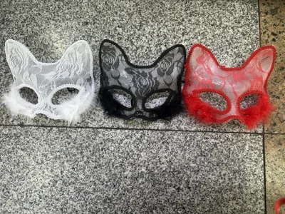 قناع الثعلب، قناع العين، لوازم الاحتفالات، الدعائم، دعائم القناع