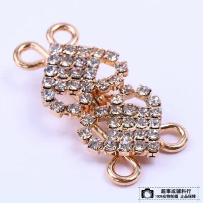 Chaoshicheng offers spring collar hooks, windbreaker buttons, style buttons, double buttons, bra collar hooks, double hooks and fishthread hooks in stock