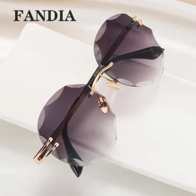 93303 نظارات شمسية نسائية جديدة، نظارات شمسية مقاومة للأشعة فوق البنفسجية، نظارات للسائق بإطار نصف دائري للأزواج