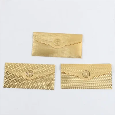 أظرف حمراء منقوشة برقائق الذهب بالجملة متوفرة في المخزون، ولوحات ترخيص منقوشة برقائق ذهبية مطبوعة بالألوان حسب الطلب، وشخصيات وشعارات "Fu"