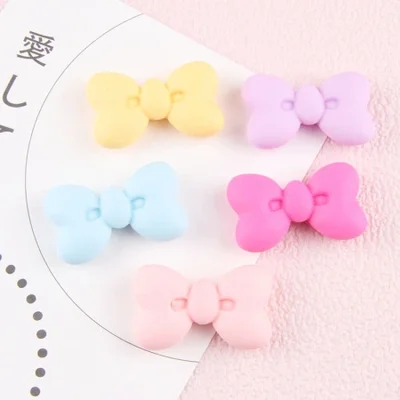 ربطة عنق على شكل فراشة بخمسة ألوان، غراء كريمي من الراتينج، حافظة هاتف، ربطة شعر، مشبك شعر، إكسسوارات بالجملة، ملصقات كوب ماء، صندوق أدوات مكتبية