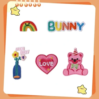 مزهرية الدب الكرتوني، قماش مطرز بحروف على شكل قلب، ختم الملصق، إكسسوارات ملابس الأطفال، قطع المجوهرات، رقعة ذاتية اللصق