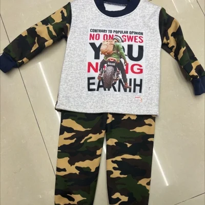 بدلات أطفال، ملابس داخلية للأطفال، أطقم مموهة، ملابس مموهة