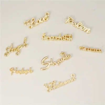 المعلقات الأنيقة ذات الحروف الإنجليزية الذهبية، وإكسسوارات الشعر، وإكسسوارات الملابس، وإكسسوارات المجوهرات المصنوعة من السبائك DIY