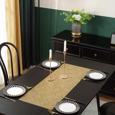 مبيعات المصنع مباشرة من سجادات الطاولة البلاستيكية مع أوشحة طويلة وردية مذهبة ومجوفة، فاخرة خفيفة، مقاومة لدرجات الحرارة العالية، سجادات طاولة عبر الحدود غير قابلة للغسل وأعلام الطاولة