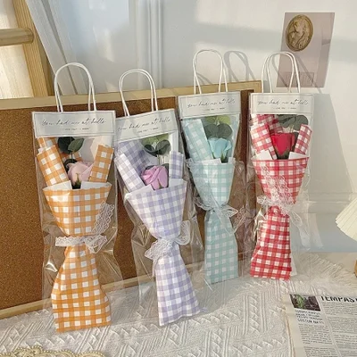 عيد الحب الرومانسي Qixi، يوم المرأة، هدايا الزهور المحمولة، زهور الصابون، باقات منسوجة مع أضواء، حقائب هدايا محمولة بالجملة